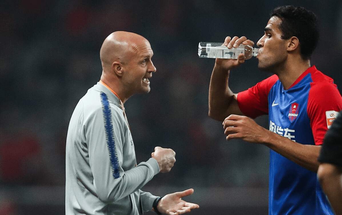 jiuyou游戏中心-国际比赛日突围战来临，广州队围绕葡超主帅复盘，话题不断，心理建设被强调